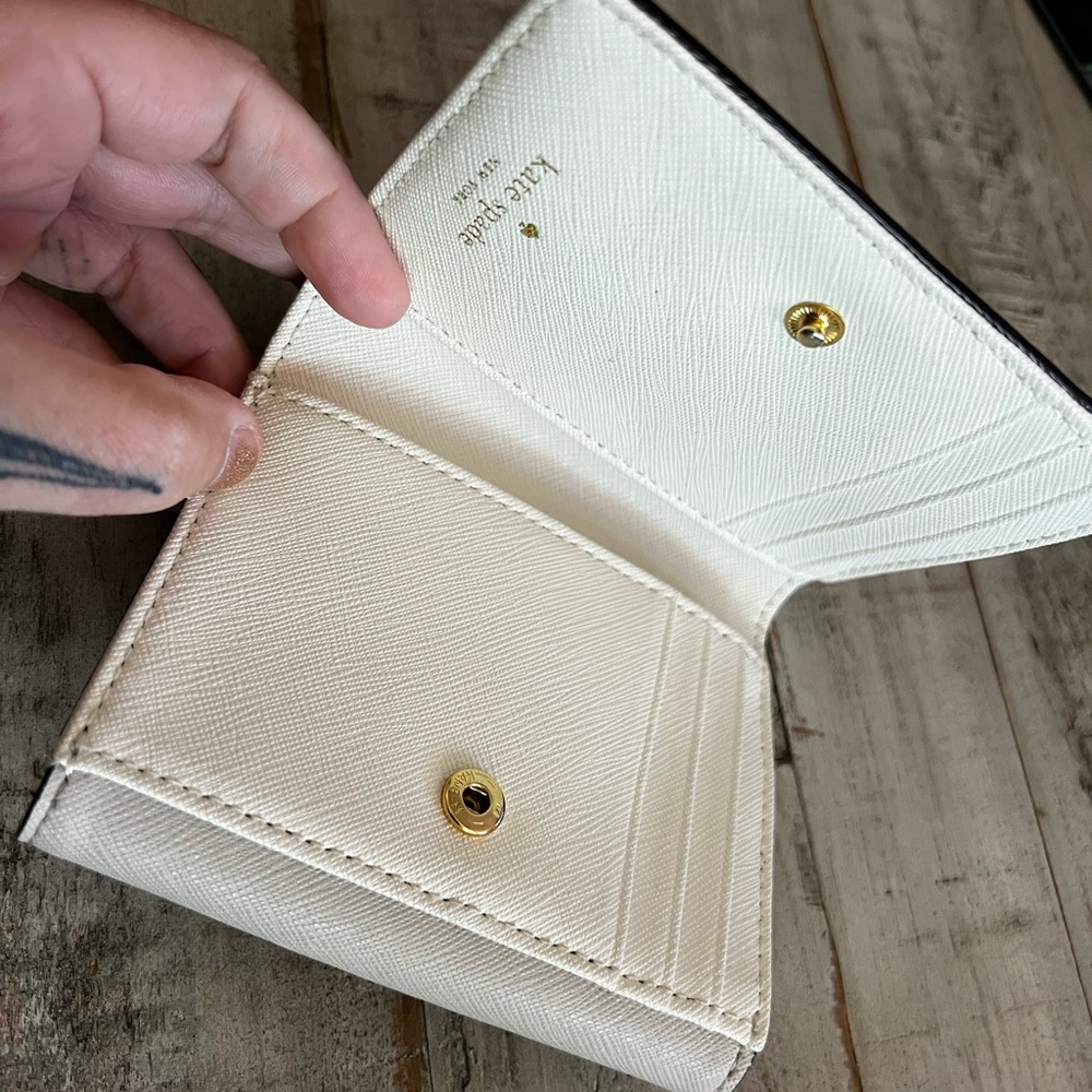 Kate Spade Wallet - Picture 6 of 6